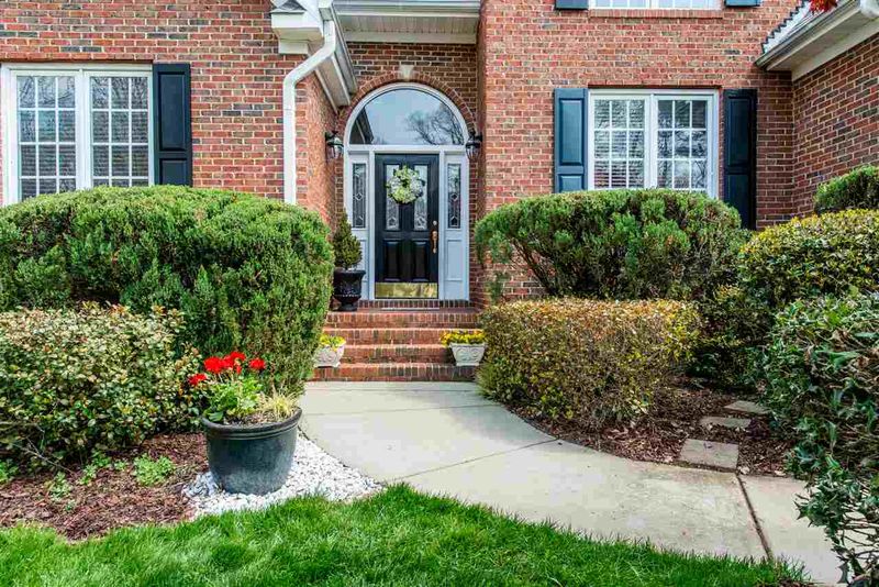 107 Scots Cove Ln, Cary, NC 27518
