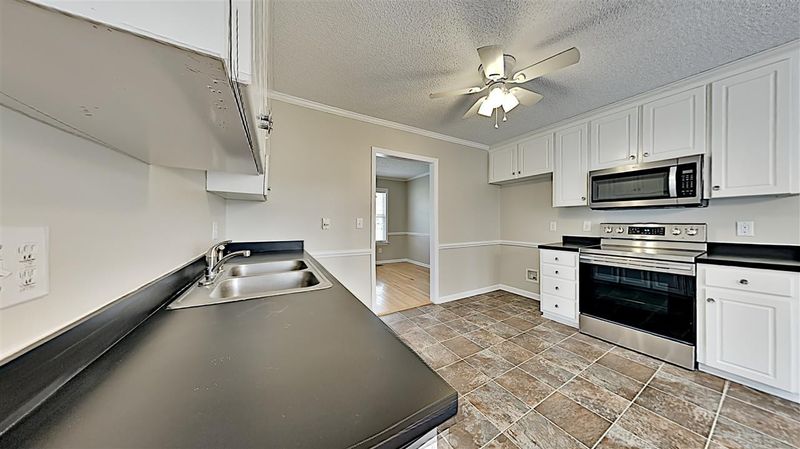 107 Sean Ln, Four Oaks, NC 27524
