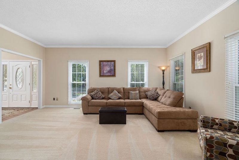 107 Sequoia Ct, Cary, NC 27513