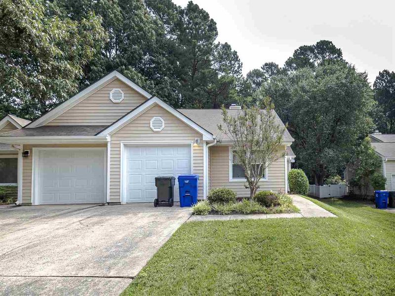 107 Standish Dr, Chapel Hill, NC 27517
