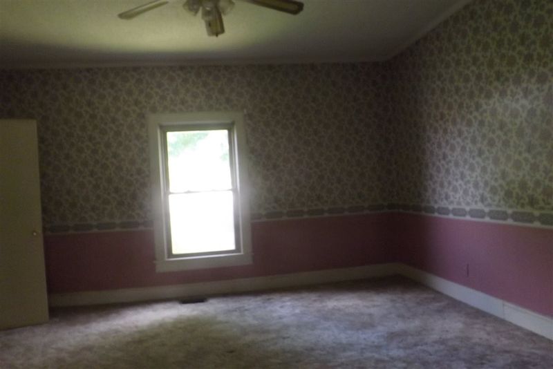107 S State St, Haw River, NC 27258