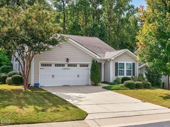 107 Thornbury St, Clayton, NC 27527