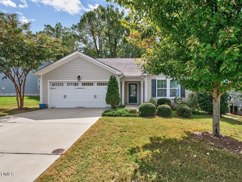 107 Thornbury St, Clayton, NC 27527