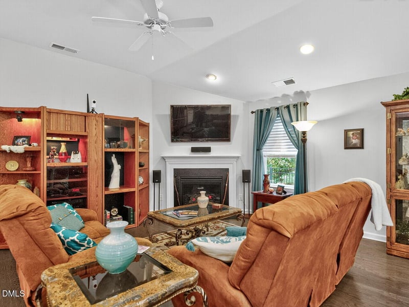 107 Thornbury St, Clayton, NC 27527