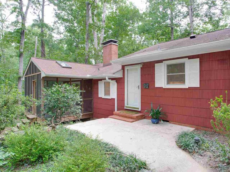 107 Windsor Cir, Chapel Hill, NC 27516