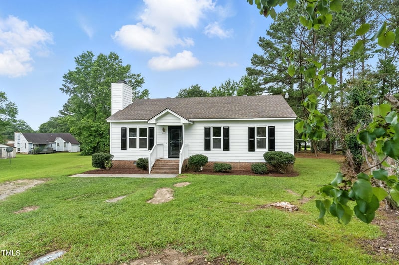 107 Winter Ct, Selma, NC 27576