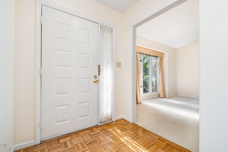 107 Woodbridge Ln, Chapel Hill, NC 27514