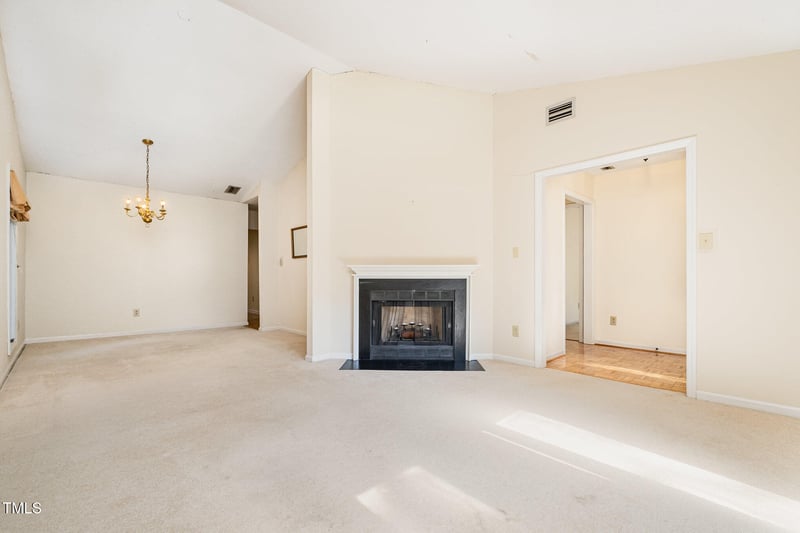 107 Woodbridge Ln, Chapel Hill, NC 27514