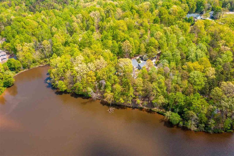 1070 Foxcliff Dr, Mebane, NC 27302