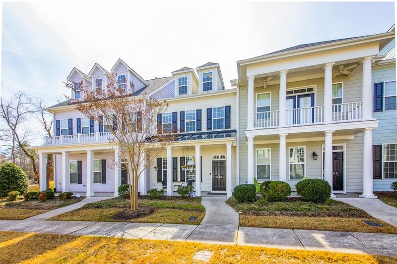 1070 Perdue Dr, Chapel Hill, NC 27517