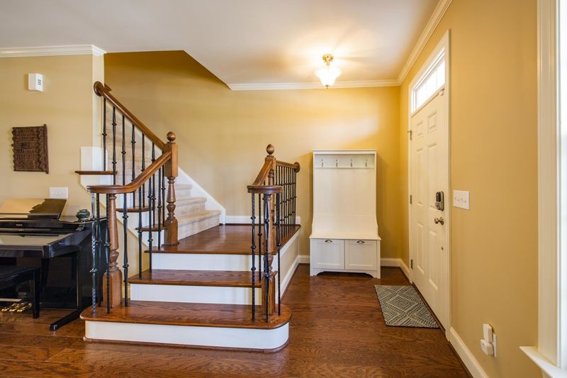 1070 Perdue Dr, Chapel Hill, NC 27517