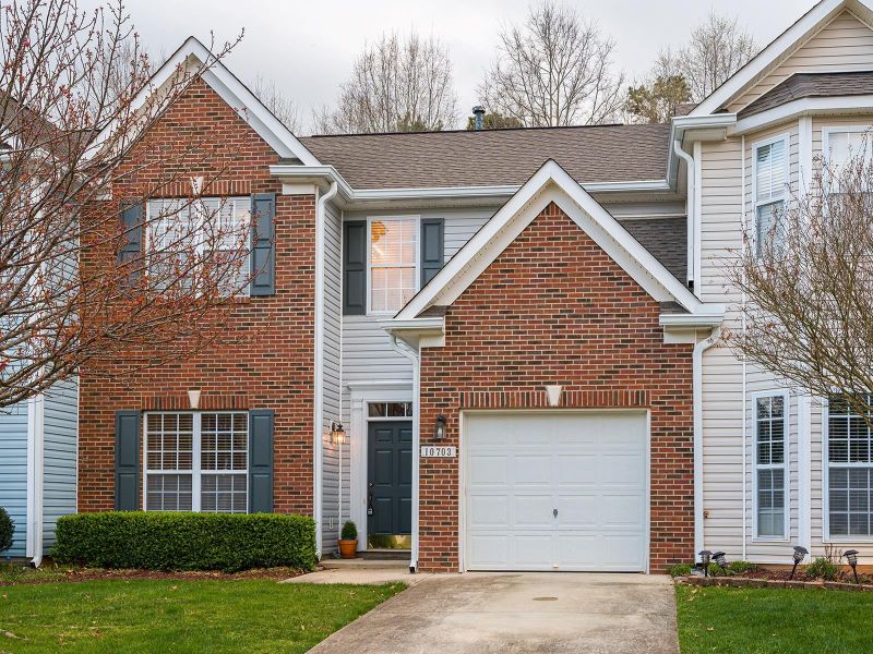 10703 Pendragon Pl, Raleigh, NC 27614