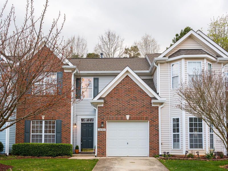 10703 Pendragon Pl, Raleigh, NC 27614