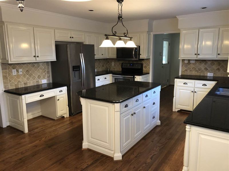 10704 Cahill Rd, Raleigh, NC 27614