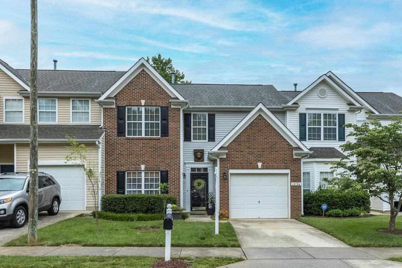 10704 Pendragon Pl, Raleigh, NC 27614