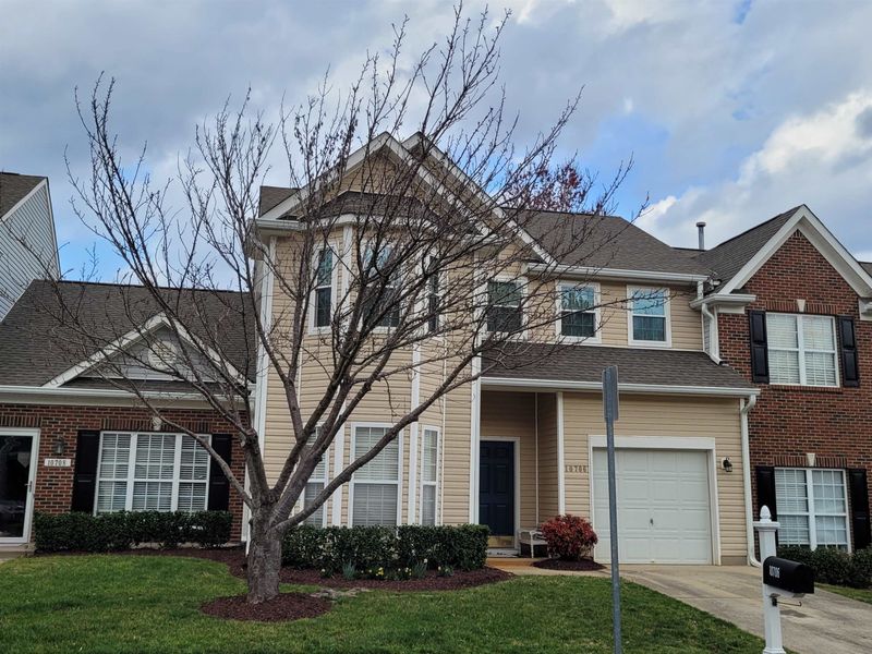10706 Pendragon Pl, Raleigh, NC 27614