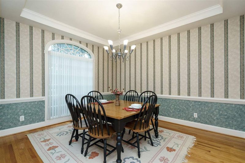 10708 Penny Rd, Cary, NC 27518
