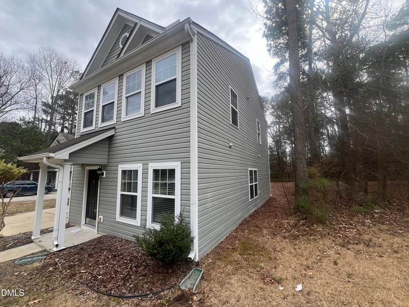 1071 Heritage Manor Dr, Raleigh, NC 27610