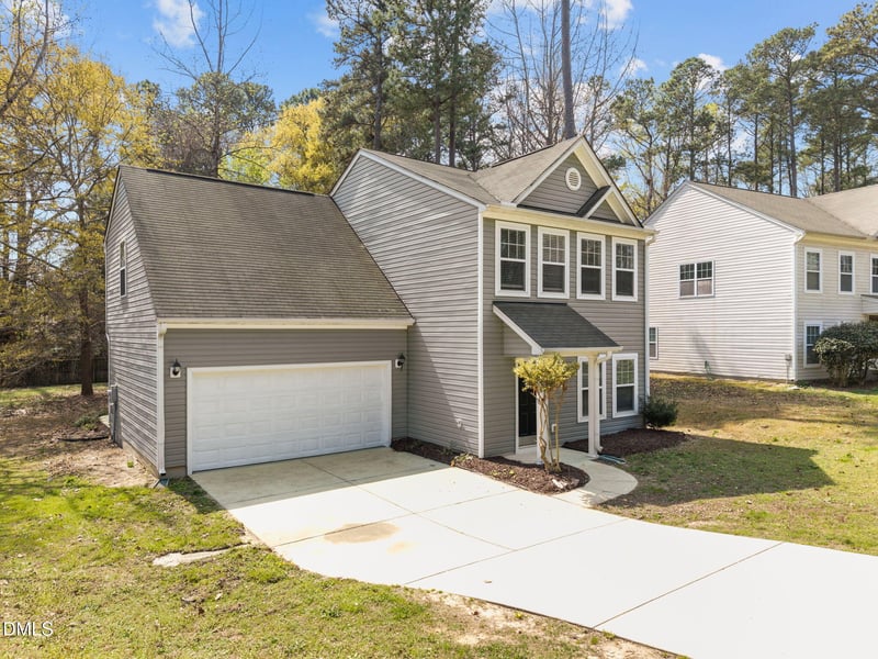 1071 Heritage Manor Dr, Raleigh, NC 27610