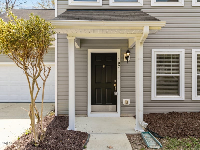 1071 Heritage Manor Dr, Raleigh, NC 27610