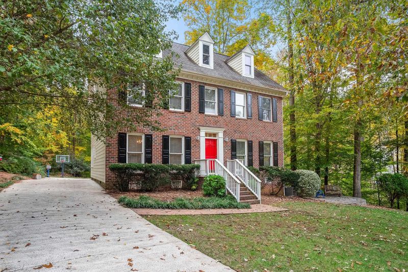 10716 Leslie Dr, Raleigh, NC 27615