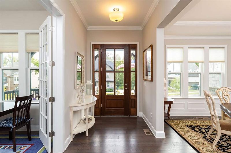 1072 Queensdale Dr, Cary, NC 27519