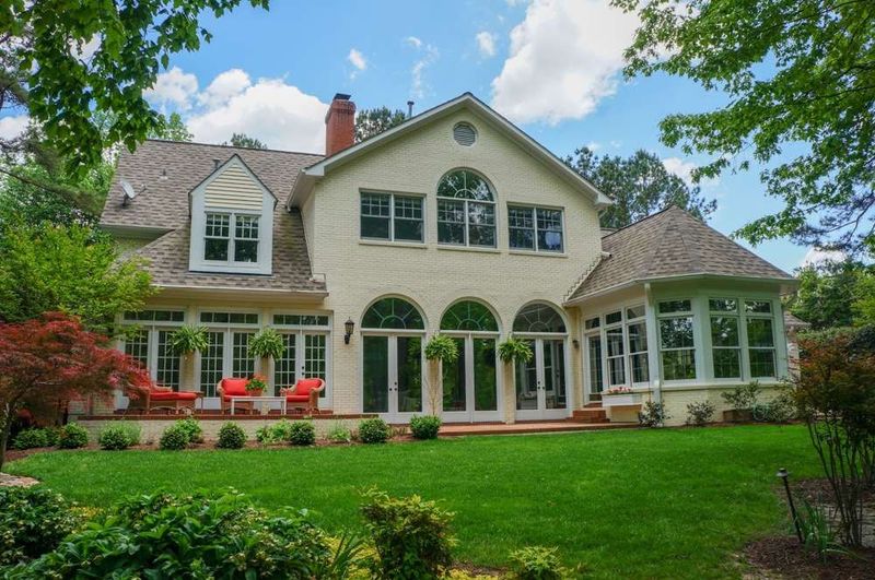 10726 Governors Dr, Chapel Hill, NC 27517