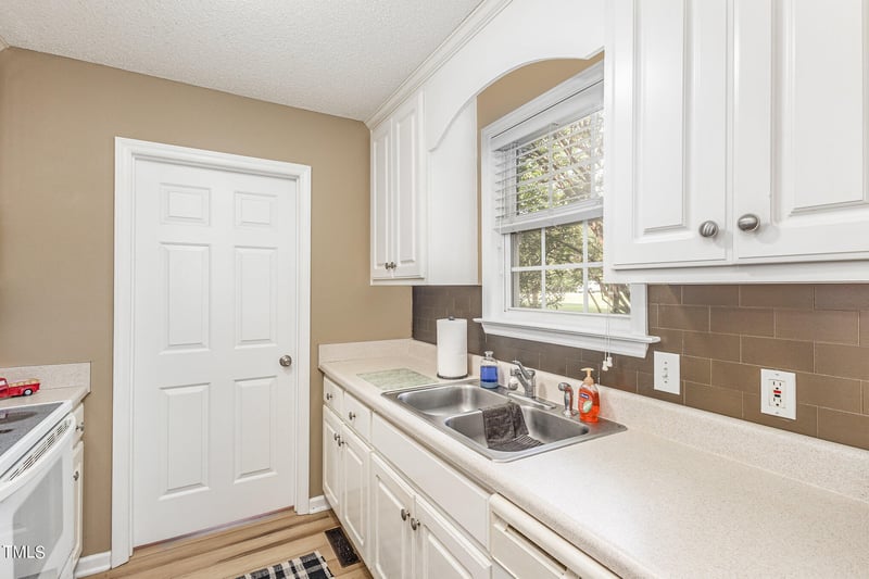 1073 Mclemore Rd, Clayton, NC 27520
