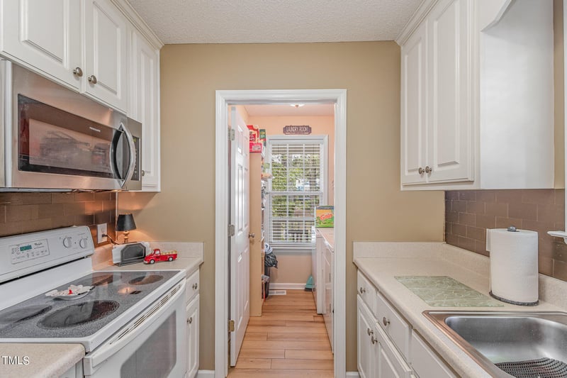 1073 Mclemore Rd, Clayton, NC 27520