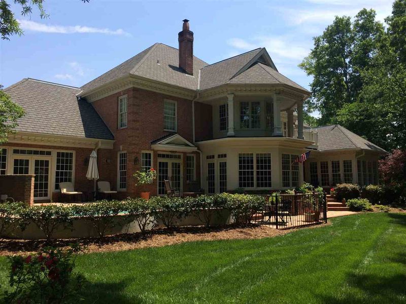 10734 Governors Dr, Chapel Hill, NC 27517
