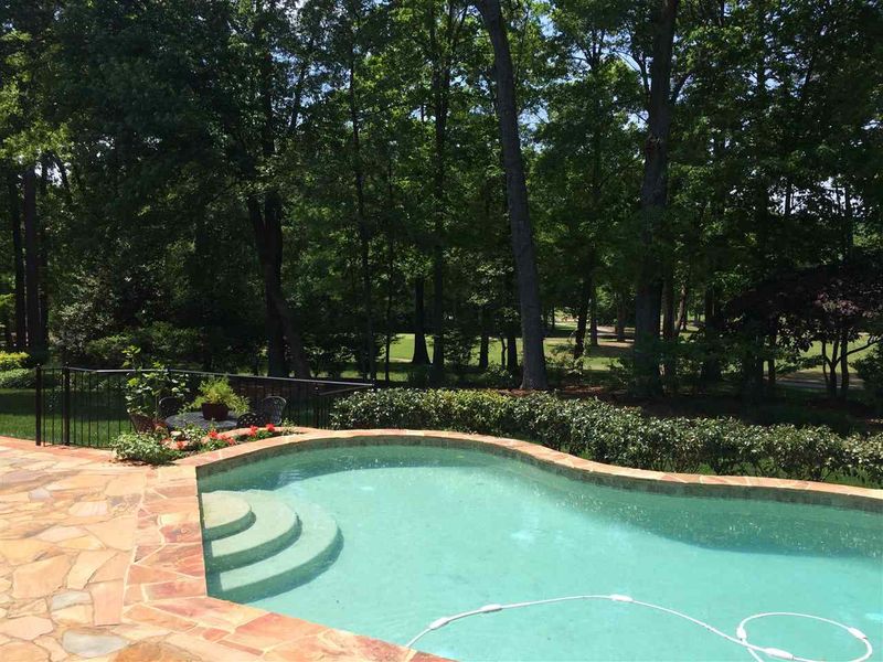 10734 Governors Dr, Chapel Hill, NC 27517