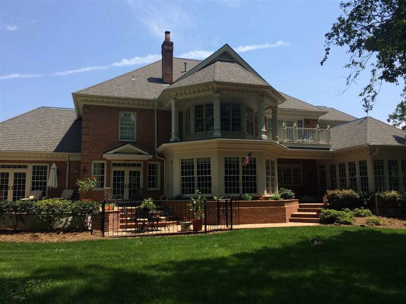 10734 Governors Dr, Chapel Hill, NC 27517