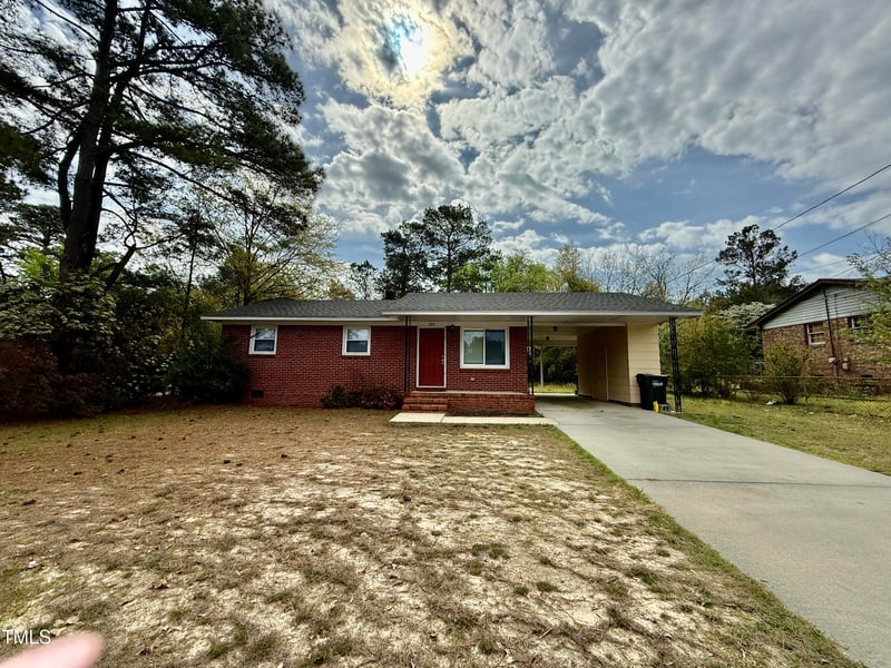 1075 Brenda Dr, Fayetteville, NC 28311