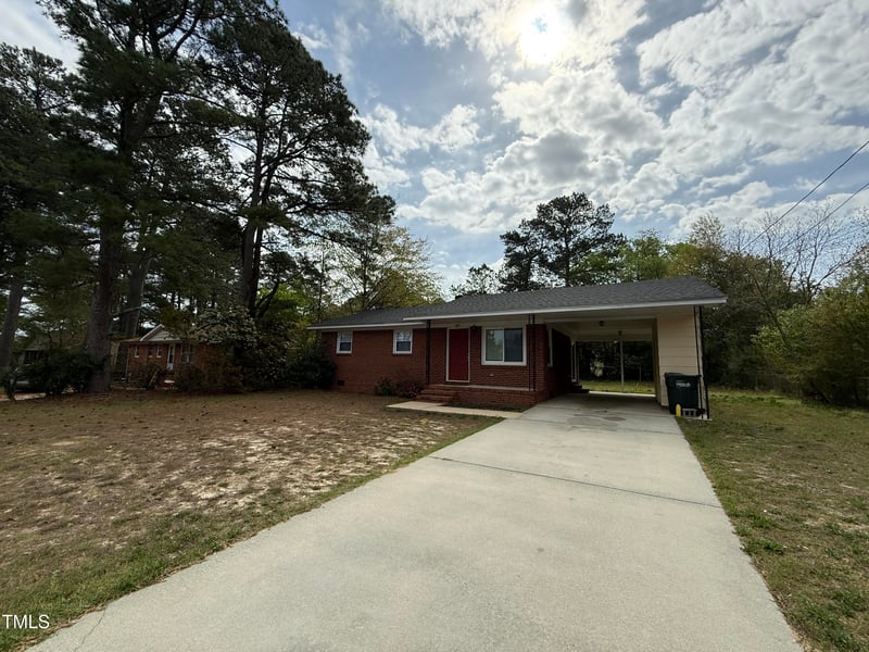 1075 Brenda Dr, Fayetteville, NC 28311