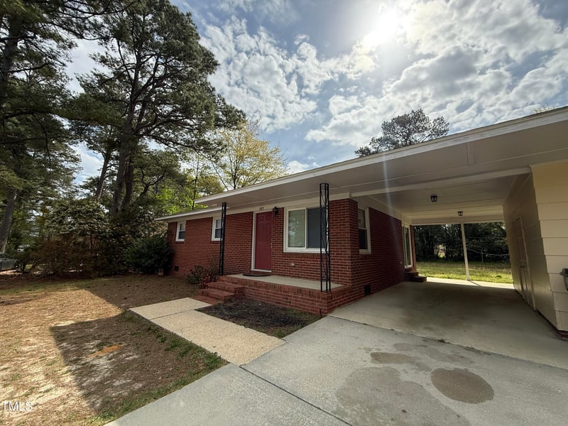 1075 Brenda Dr, Fayetteville, NC 28311