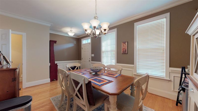 1075 Perdue Dr, Chapel Hill, NC 27517
