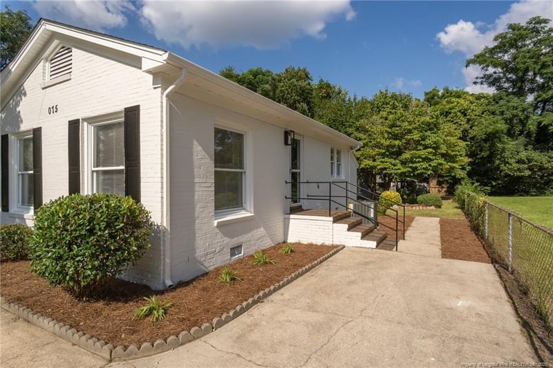 1075 Revere St, Fayetteville, NC 28304