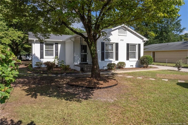 1075 Revere St, Fayetteville, NC 28304