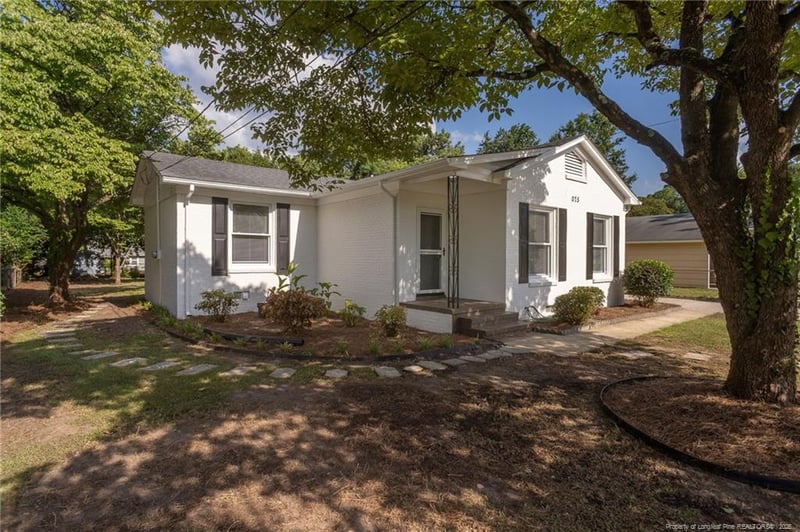 1075 Revere St, Fayetteville, NC 28304