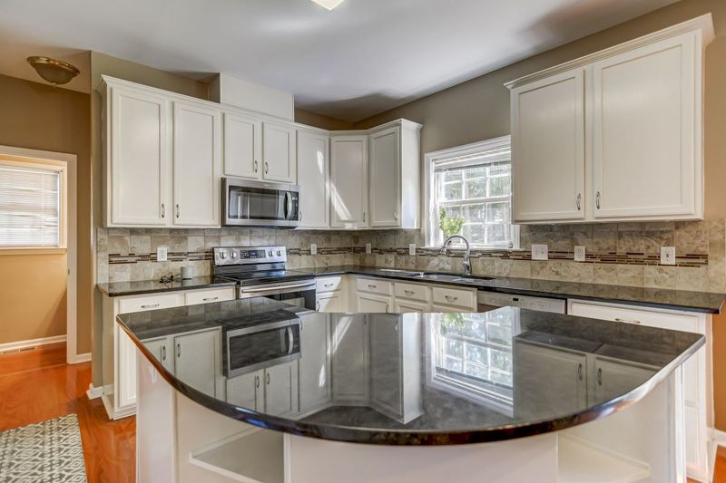 1075 Vauxhall Dr, Apex, NC 27502