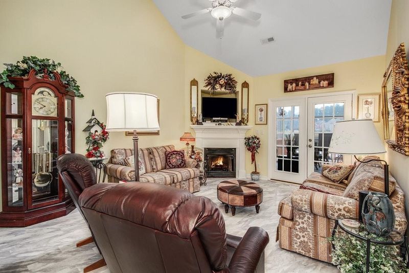 1076 S Lakeside Dr, Four Oaks, NC 27524