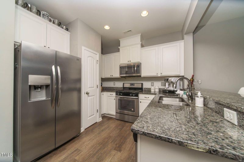 1077 Kenross Dr, Burlington, NC 27215