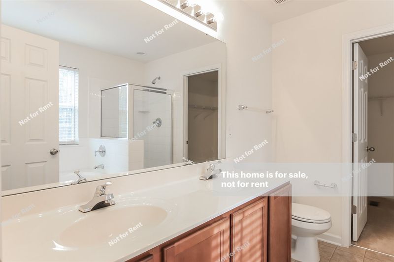 1079 Heritage Manor Dr, Raleigh, NC 27610