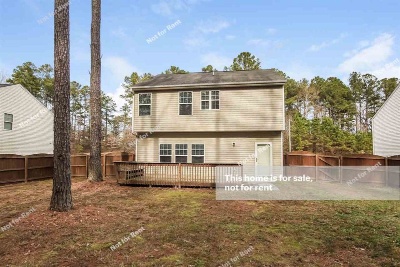 1079 Heritage Manor Dr, Raleigh, NC 27610