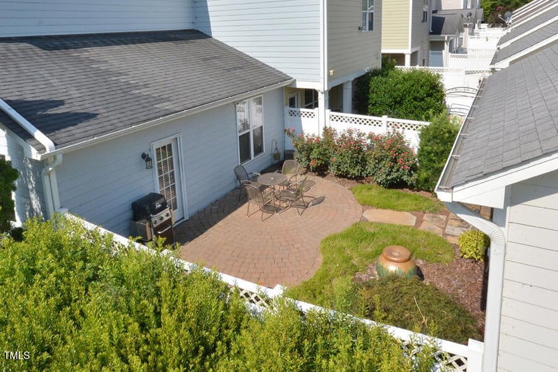 1079 Perdue Dr, Chapel Hill, NC 27517