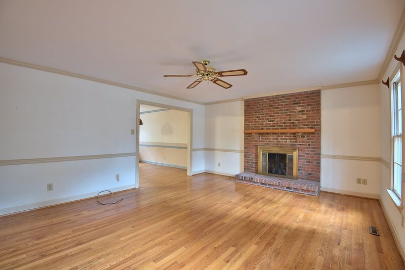 108 Baskerville Cir, Chapel Hill, NC 27517