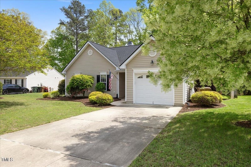 108 Braxberry Way, Holly Springs, NC 27540