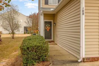 108 Buchanan Ln, Clayton, NC 27527