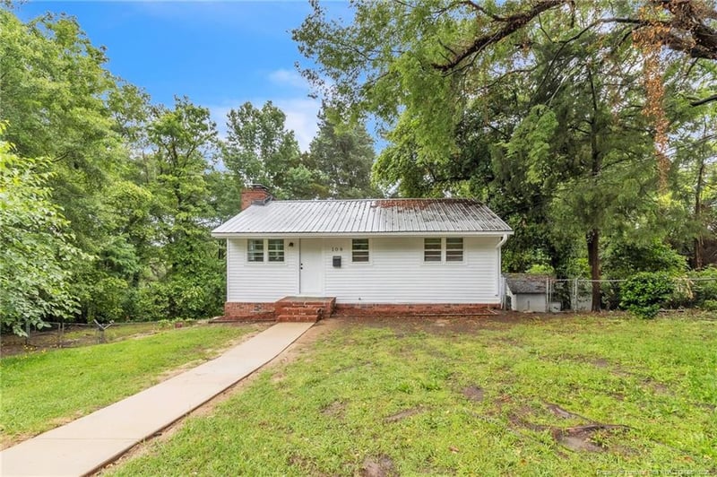 108 Buckingham Ave, Fayetteville, NC 28301