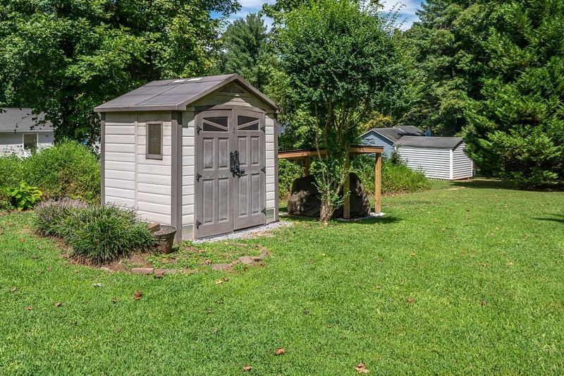 108 Carr Ct, Mebane, NC 27302